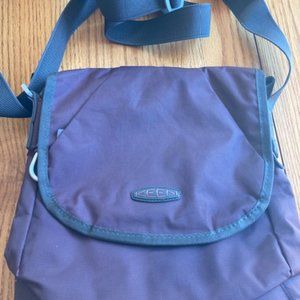 KEEN Crossbody Purple Transport Messenger Type Shoulder Bag (10x10 in)